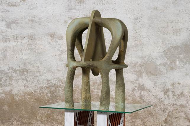 Une image contenant statue, sol, chaise, plein air

Le contenu gnr par lIA peut tre incorrect.